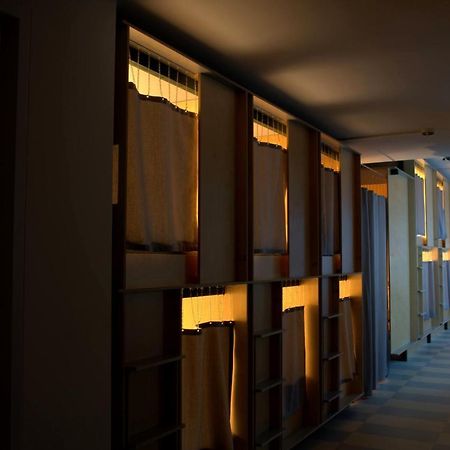 Green Marmot Capsule Hotel Zuerich Bagian luar foto