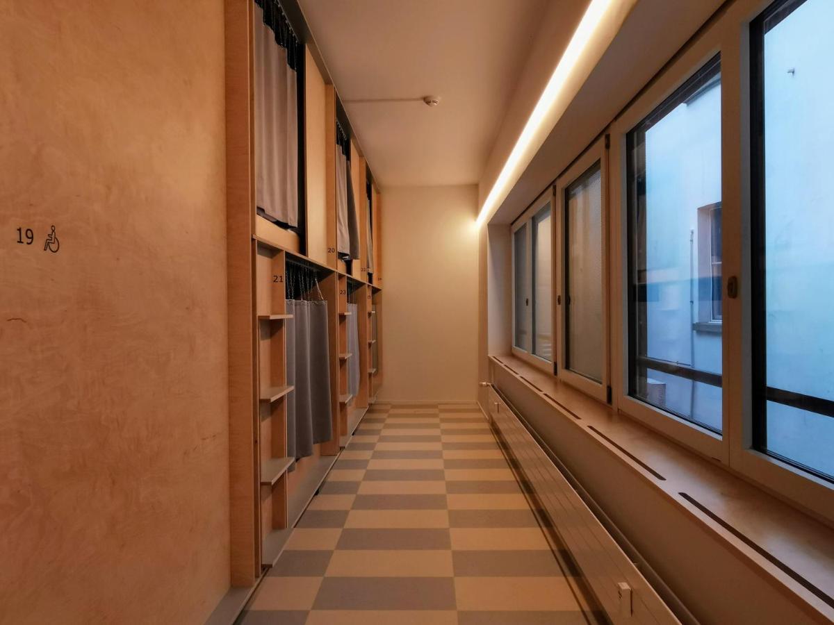 Green Marmot Capsule Hotel Zuerich Bagian luar foto