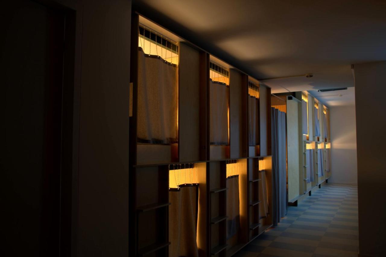 Green Marmot Capsule Hotel Zuerich Bagian luar foto