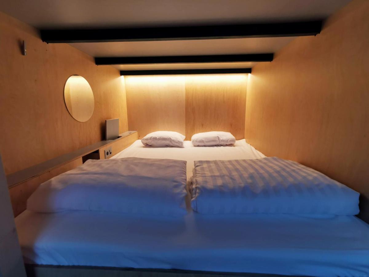 Green Marmot Capsule Hotel Zuerich Bagian luar foto
