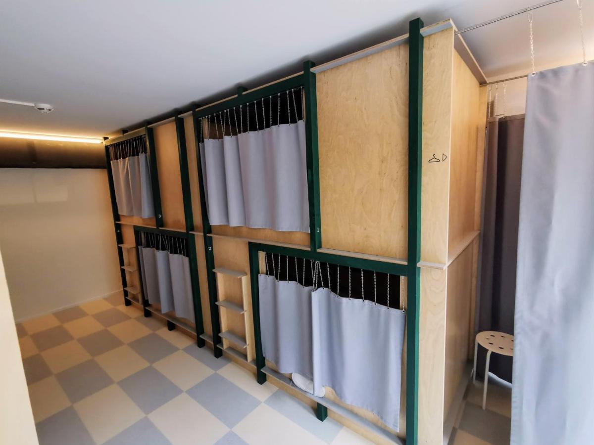 Green Marmot Capsule Hotel Zuerich Bagian luar foto