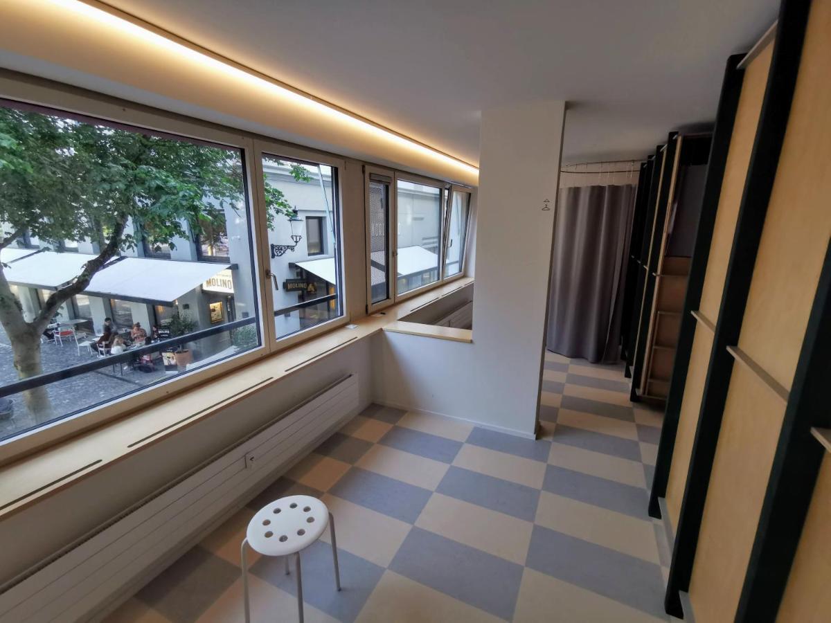 Green Marmot Capsule Hotel Zuerich Bagian luar foto