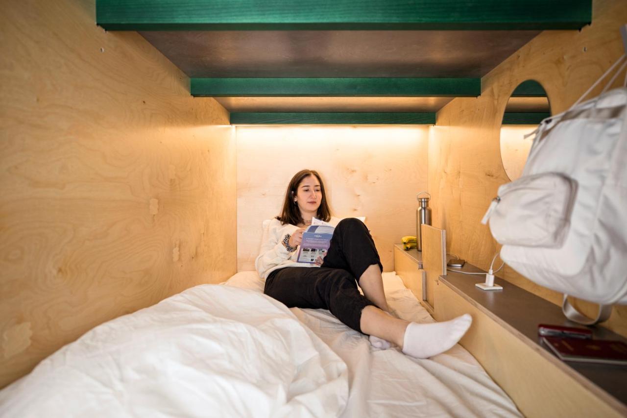 Green Marmot Capsule Hotel Zuerich Bagian luar foto