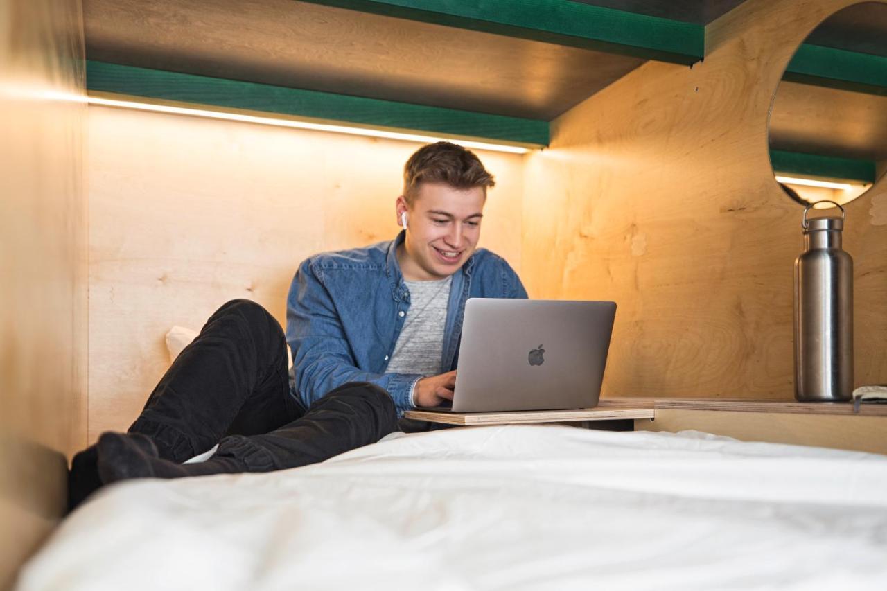 Green Marmot Capsule Hotel Zuerich Bagian luar foto