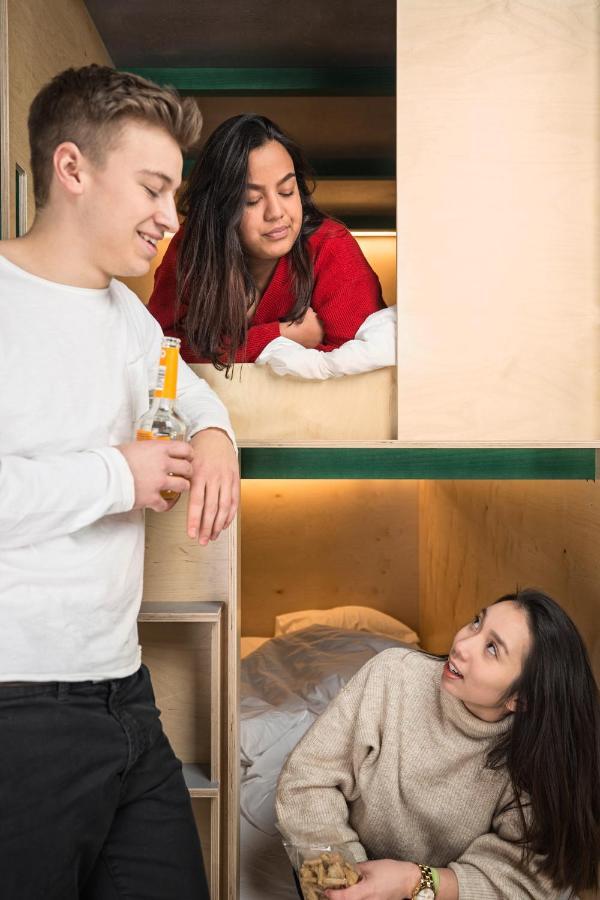 Green Marmot Capsule Hotel Zuerich Bagian luar foto